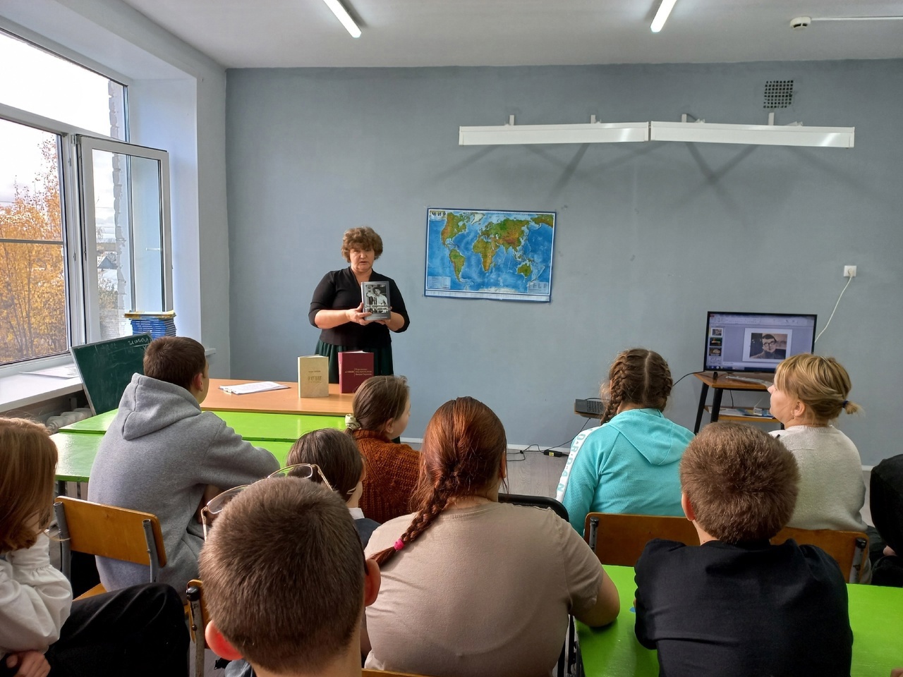Человек в кадре.